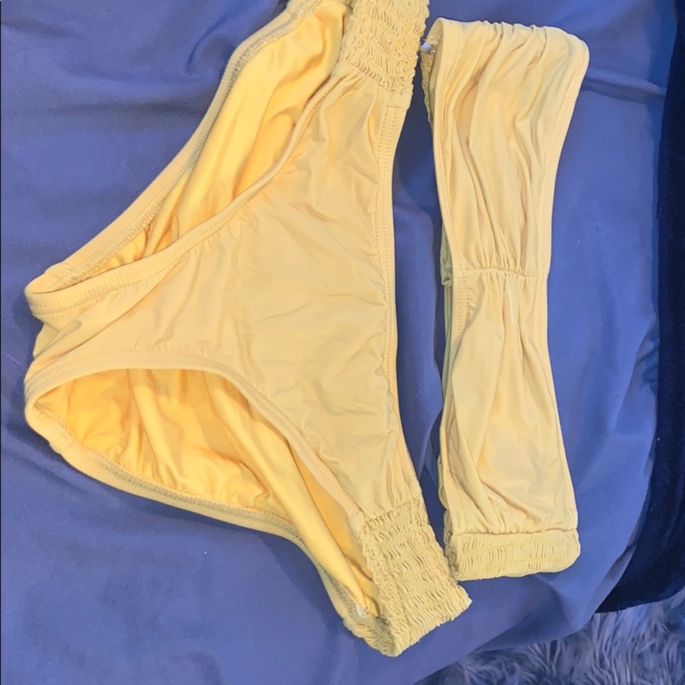 this is a brand new bikini. only worn once
